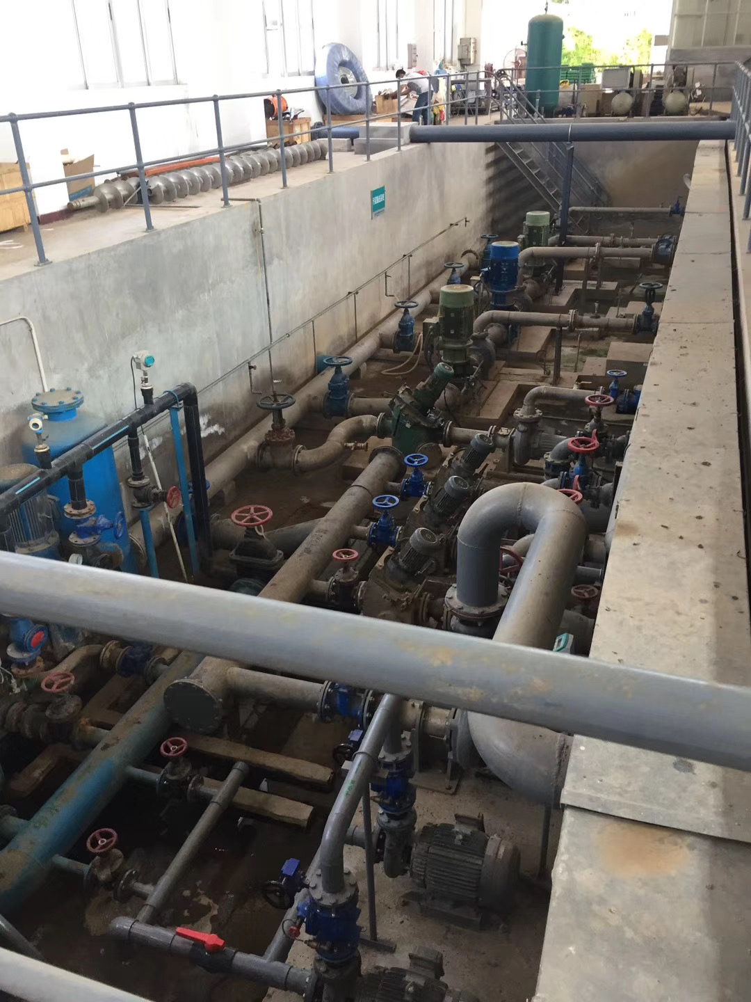 陶(tao)瓷柱塞泵(beng)使用現場(chang)城市生活(huo)污水處理(li)