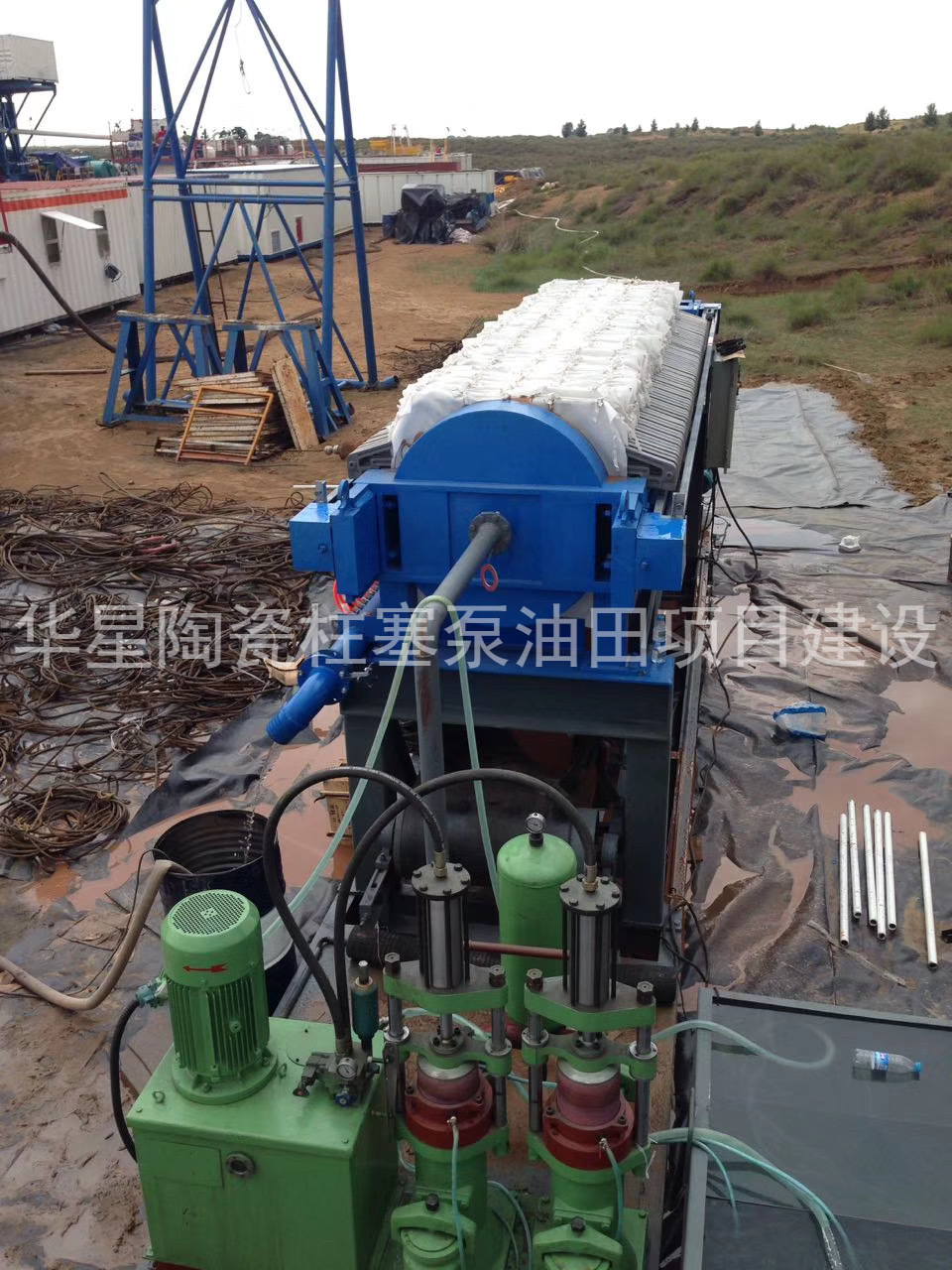 陶瓷(ci)柱塞泵使(shi)用現場油(you)田項目建(jian)設