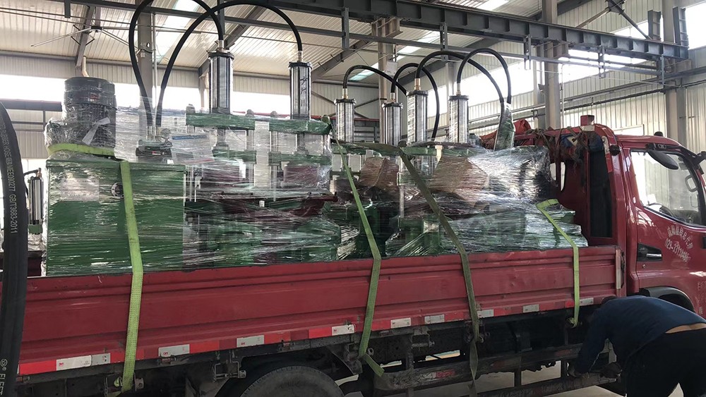 壓濾機(ji)入料泵發(fa)貨